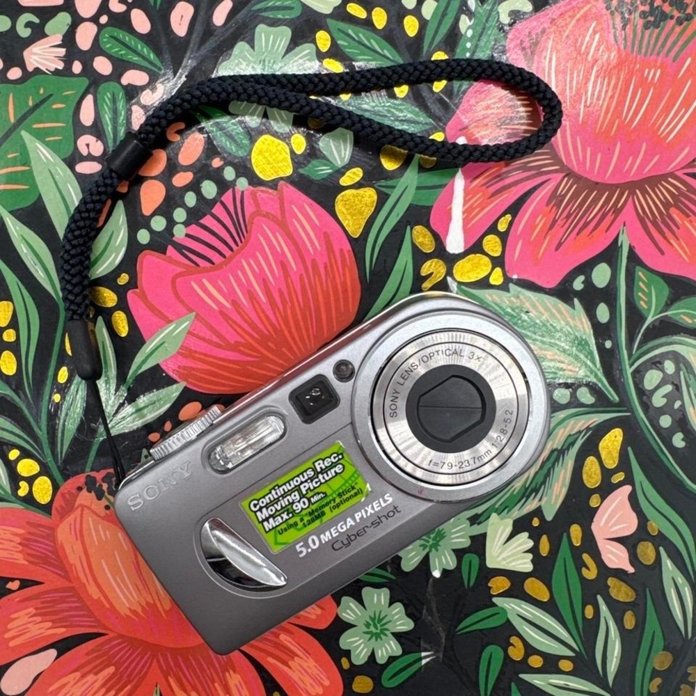Sanyo‎ VPC-E2100 Digital Camera – Compact Point-and-Shoot Camera